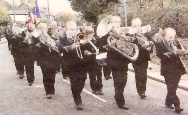 Chester Chronicle 17/11/2011 re: 13/11/11 Remembrance Parade with Tarporley Band
